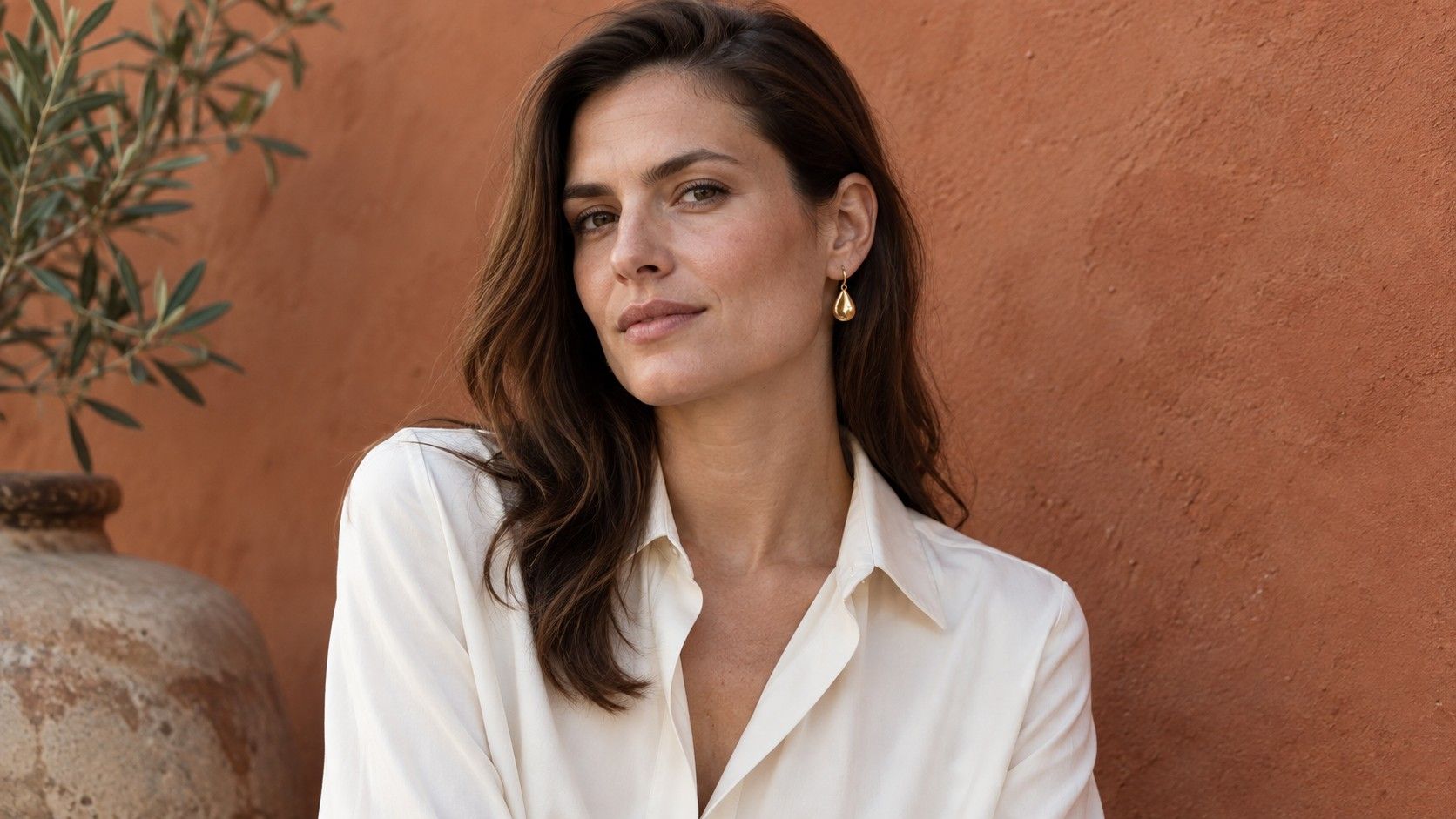 Earrings and Necklines for Square Faces: Try the Whole Outfit